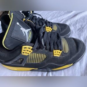 Air Jordan 4 Retro ‘Thunder’ siz 9